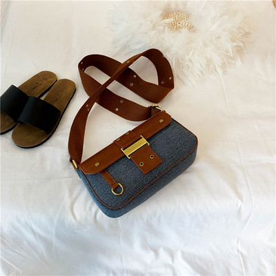 Γυναικεία καθημερινή υφασμάτινη τσάντα με αγκράφα