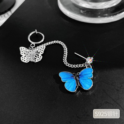 Vientuļās dāmas auskars ar tauriņiem