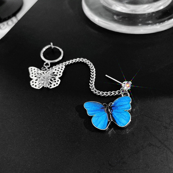 Vientuļās dāmas auskars ar tauriņiem