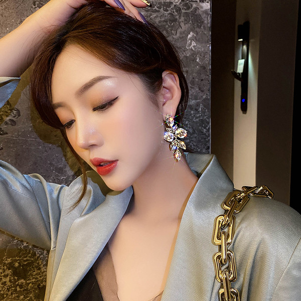 Sieviešu sudraba auskari ar akmeņiem