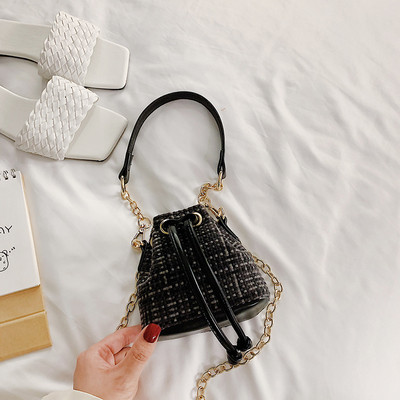 Μοντέρνα γυναικεία μίνι τσάντα από οικολογικό δέρμα με κορδόνια