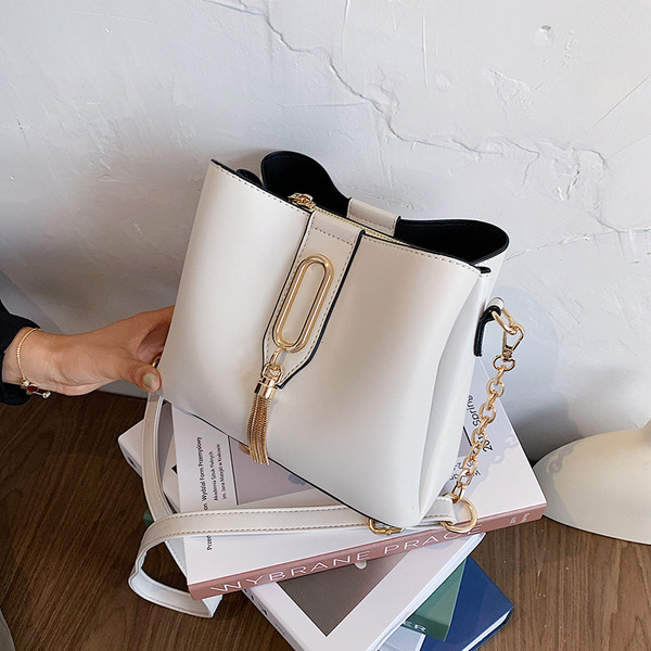 Öko-nahast pandla ja ripatsiga naiste igapäevakott