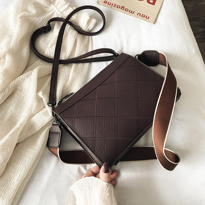 Sieviešu moderna soma no tīras eko ādas