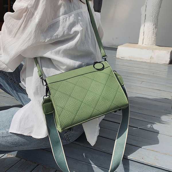 Sieviešu moderna soma no tīras eko ādas