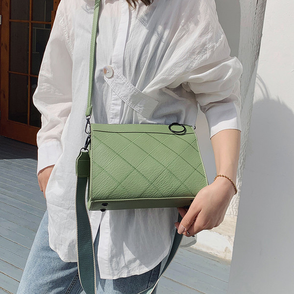 Sieviešu moderna soma no tīras eko ādas