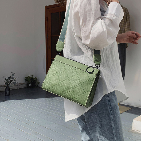 Sieviešu moderna soma no tīras eko ādas