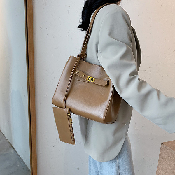 Stilīgs sieviešu somas vienkāršs modelis ar gariem rokturiem