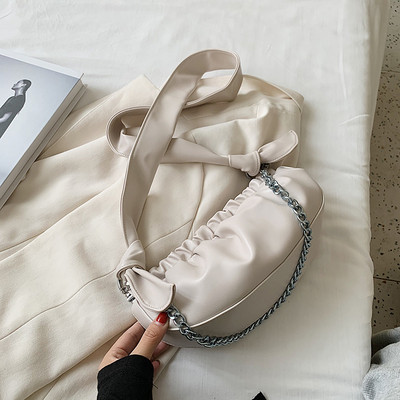 Moderna sieviešu soma no eko ādas plecam