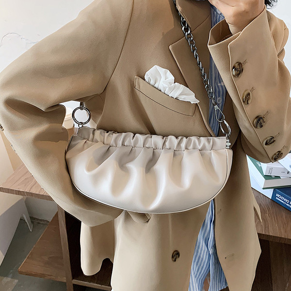 Moderna sieviešu soma no eko ādas plecam