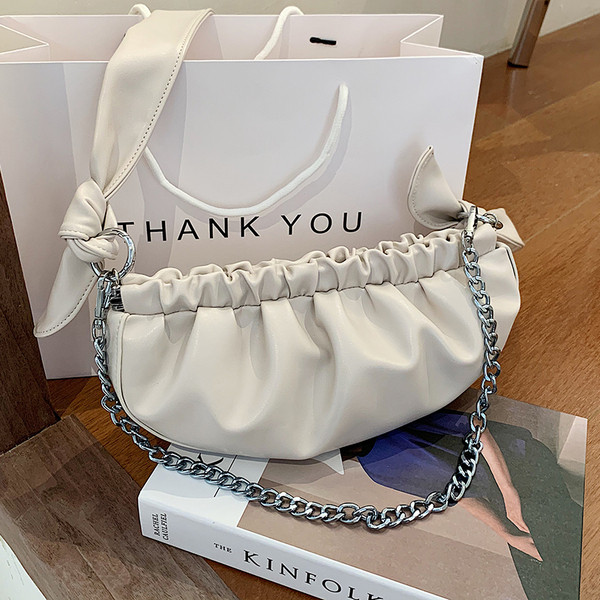 Moderna sieviešu soma no eko ādas plecam