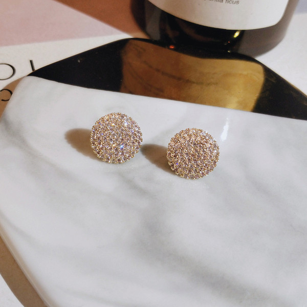 Apaļi sieviešu auskari, apvilkti ar akmeņiem