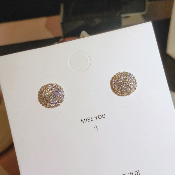 Apaļi sieviešu auskari, apvilkti ar akmeņiem