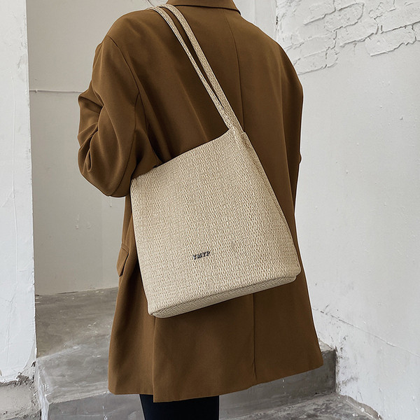 Γυναικεία  τσάντα κατασκευασμένη από οικολογικόδέρμα φαρδύ μοντέλο