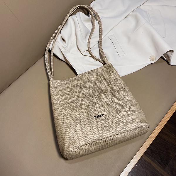 Γυναικεία  τσάντα κατασκευασμένη από οικολογικόδέρμα φαρδύ μοντέλο