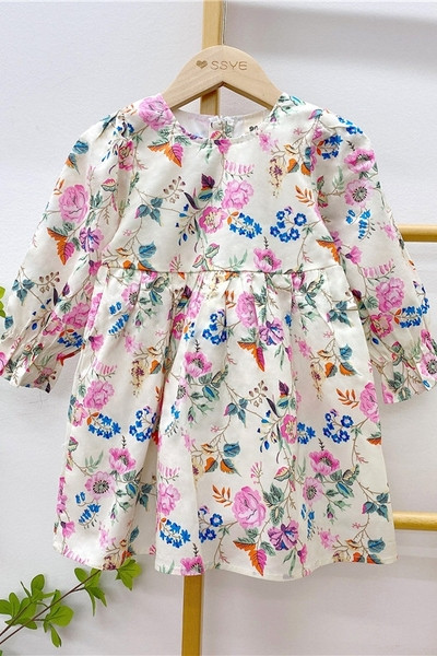 Värviline pikkade varrukatega lastekleidilõikeline mudel