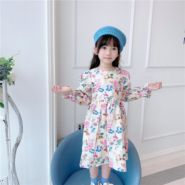 Värviline pikkade varrukatega lastekleidilõikeline mudel