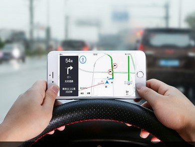 Universaalne autoalus, mis sobib navigeerimiseks ja telefoniks