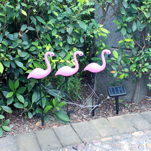 Lampa de gradina rezistenta la apa in forma de flamingo