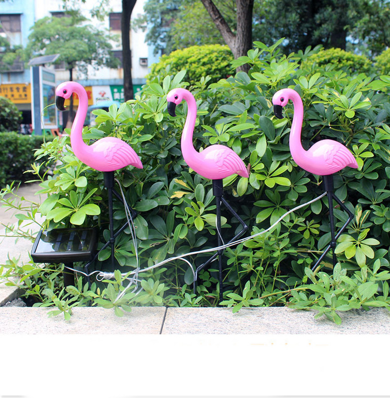 Lampa de gradina rezistenta la apa in forma de flamingo