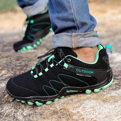 Férfi és női túracipő fűzős és durva talpú