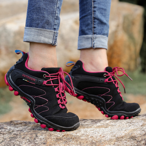 Férfi és női túracipő fűzős és durva talpú