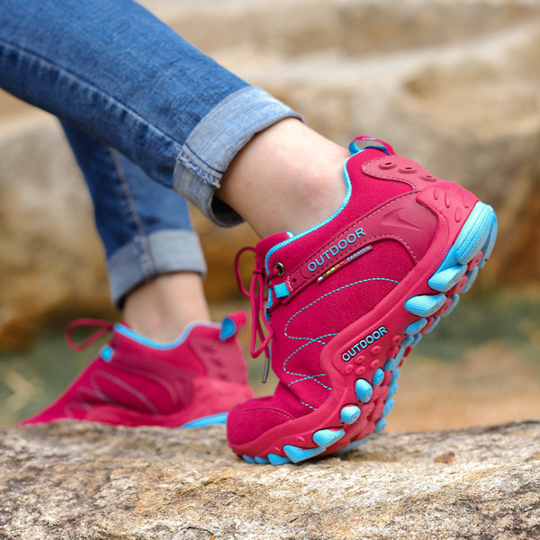 Férfi és női túracipő fűzős és durva talpú