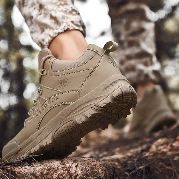 Μπότες πεζοπορίας με κορδόνια και τραχιά σόλα