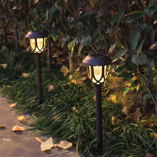 Dekoratiivne päikesevalgusti aeda