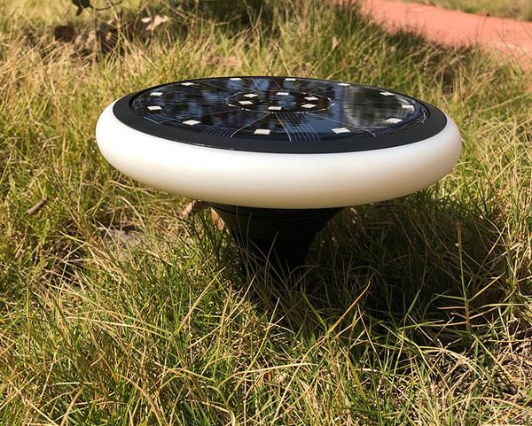 Ūdensizturīga saules lampa - dārzam