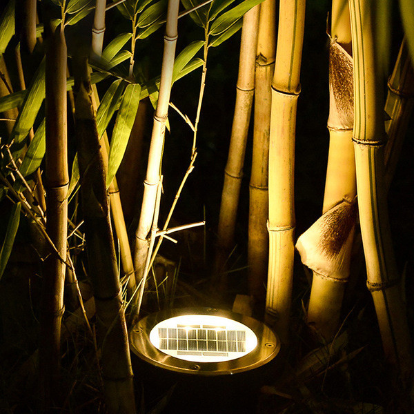 Saules ūdensnecaurlaidīga dārza lampa