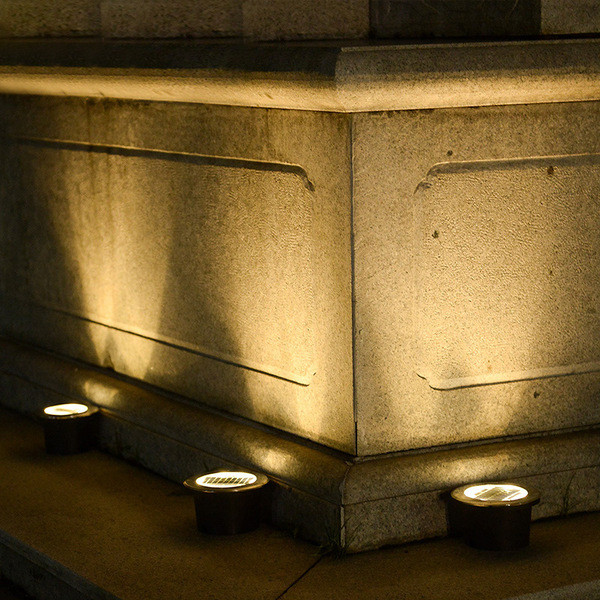 Saules ūdensnecaurlaidīga dārza lampa