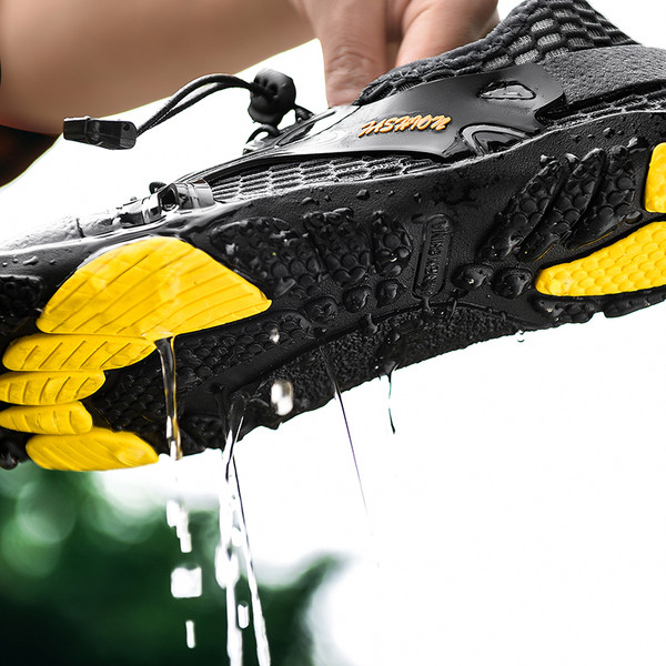 UUS võrgu ja paeltega matkasaabaste mudel