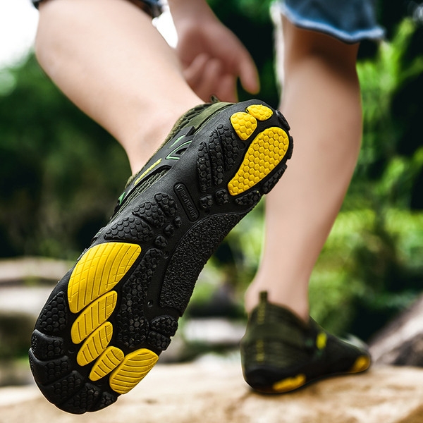 UUS võrgu ja paeltega matkasaabaste mudel