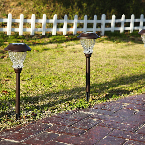 Saulės vandeniui atspari sodo lempa