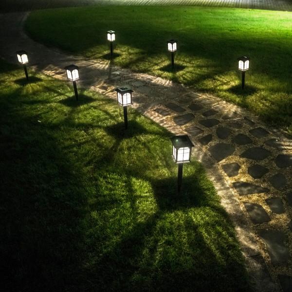 Lauko vandeniui atsparus sodo šviestuvas - retro stiliaus