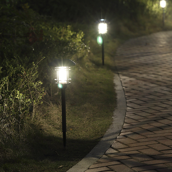 Dekoratīva ūdensizturīga LED dārza lampa - retro stilā