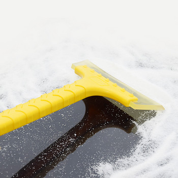 Силиконова лопата за почистване на сняг върху автомобила