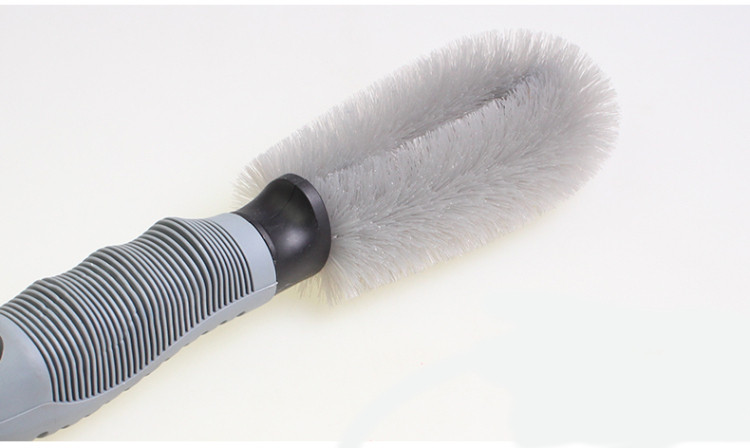 Brush for cleaning car wheels
