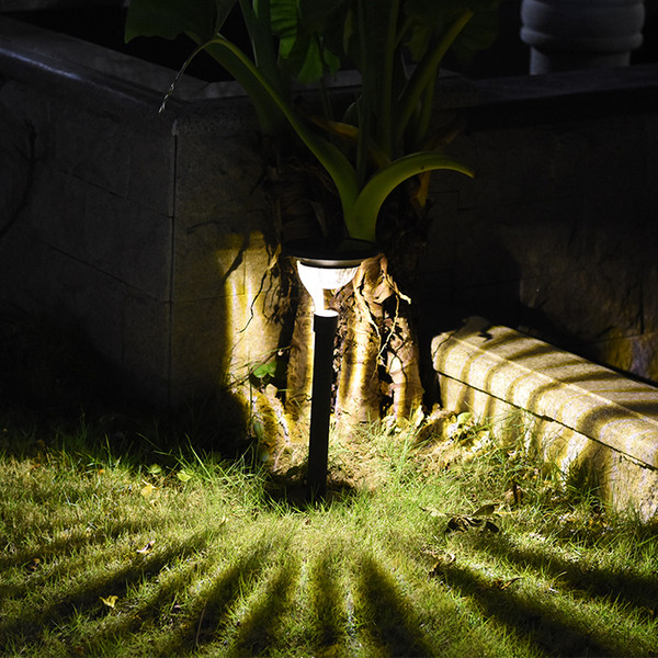 Päikesepaneeliga välisvalgusti aeda