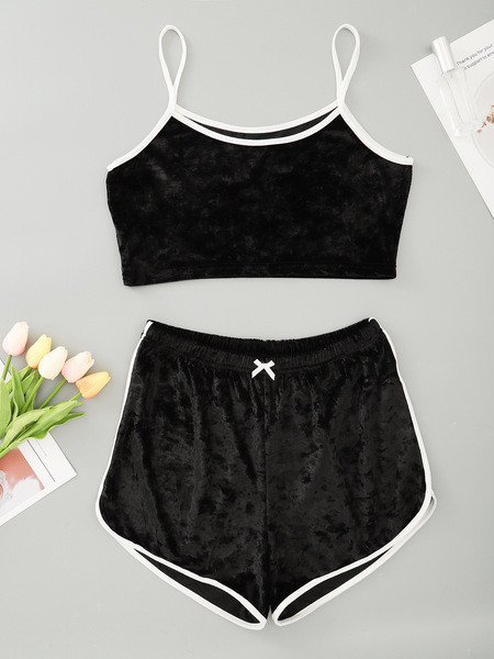 NOVI model ženskog kompleta iz dva dela u crnoj boji