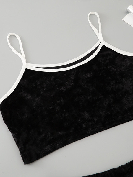 NOVI model ženskog kompleta iz dva dela u crnoj boji