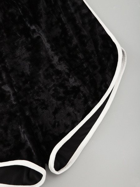 NOVI model ženskog kompleta iz dva dela u crnoj boji