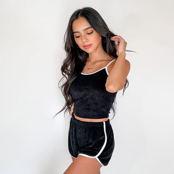 NOVI model ženskog kompleta iz dva dela u crnoj boji