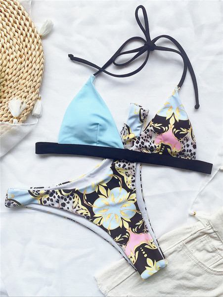 Peldkostīms ar trīsstūrveida augšdaļu un saitēm