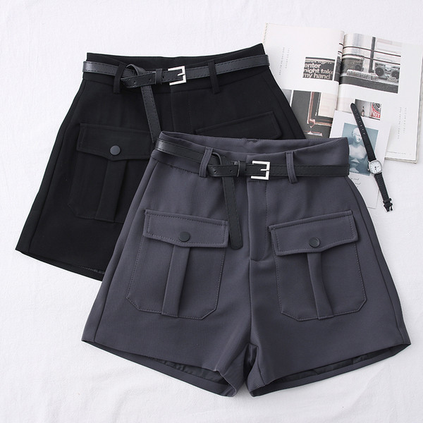 Sieviešu šorti ar kabatām un jostu