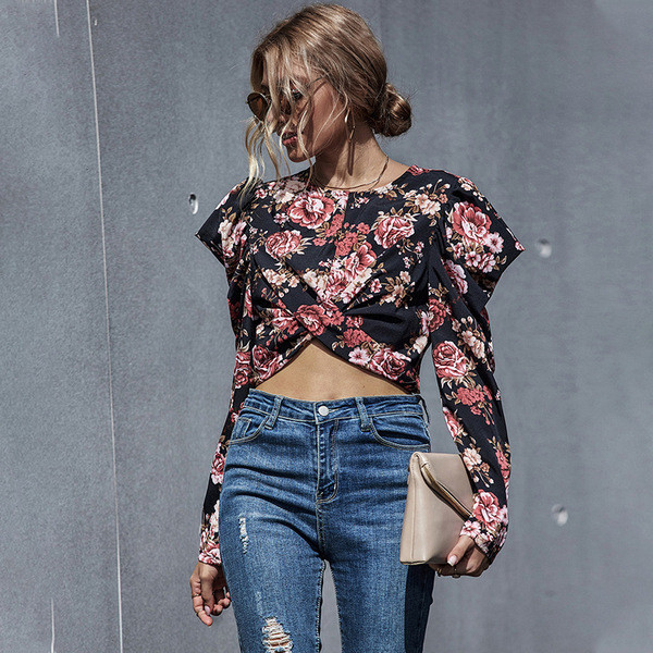 Moderna sieviešu īsā blūze ar garām piedurknēm un dzīvnieku rakstu