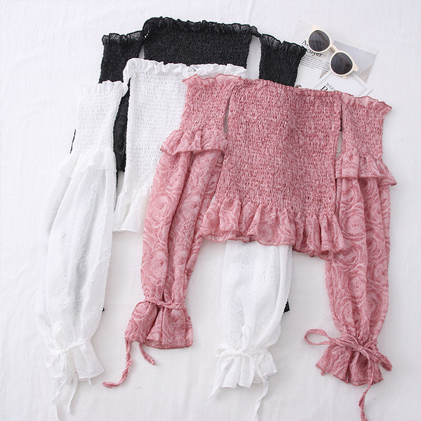 Moderna sieviešu blūze - ar atkailinātiem pleciem un ziedu rakstu