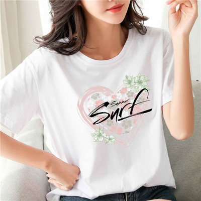 Casual γυναικείο μπλουζάκι με πολύχρωμο απλικέ και στρογγυλή λαιμόκοψη