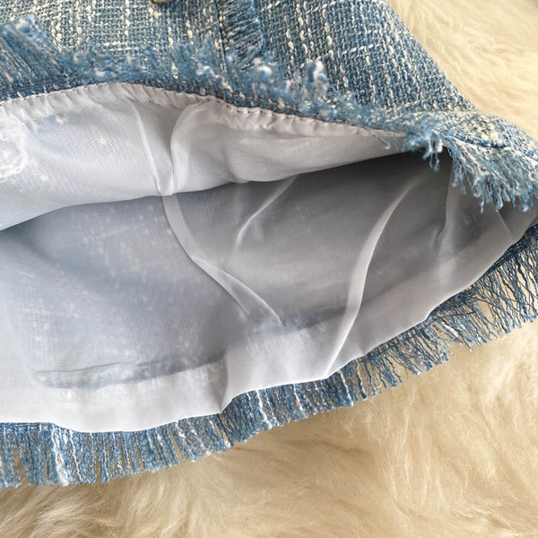 Stílusos női rövidnadrág magas derékkal és gyöngyökkel