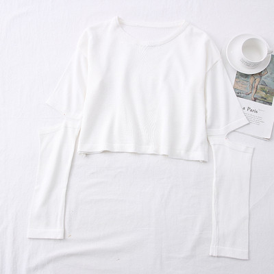 Πουλόβερ μοντέρνο με στρογγυλή λαιμόκοψη και κομμένα μέρη